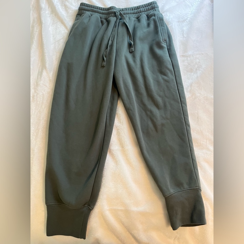 Dark green comfy sweatpants!